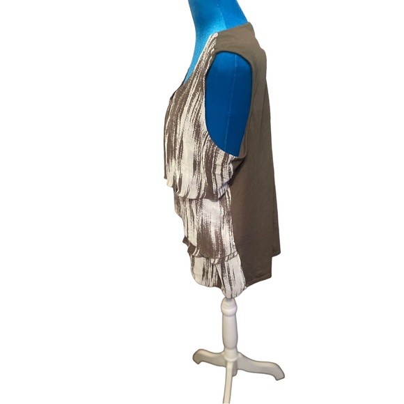 Jaclyn Smith xxlarge tank green and white ruffled front 67% poly 29% rayon - Picture 2 of 7